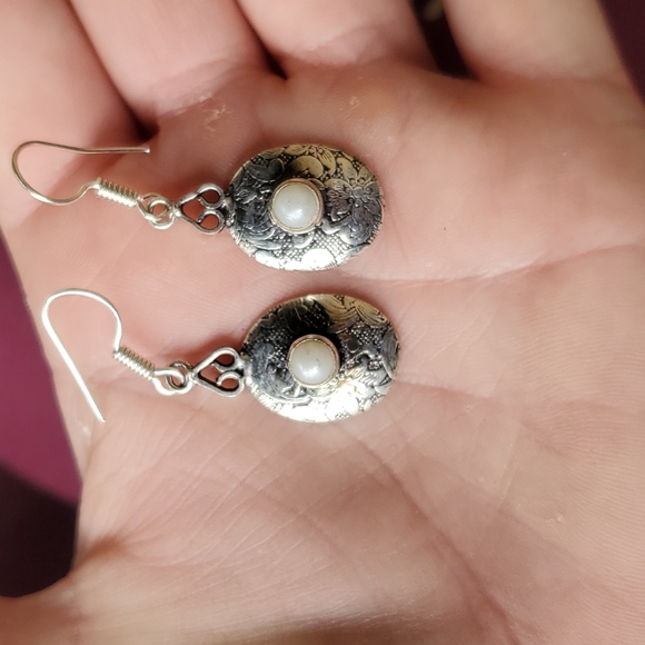 New Pearl Silver Earrings. - Picture 8 of 8